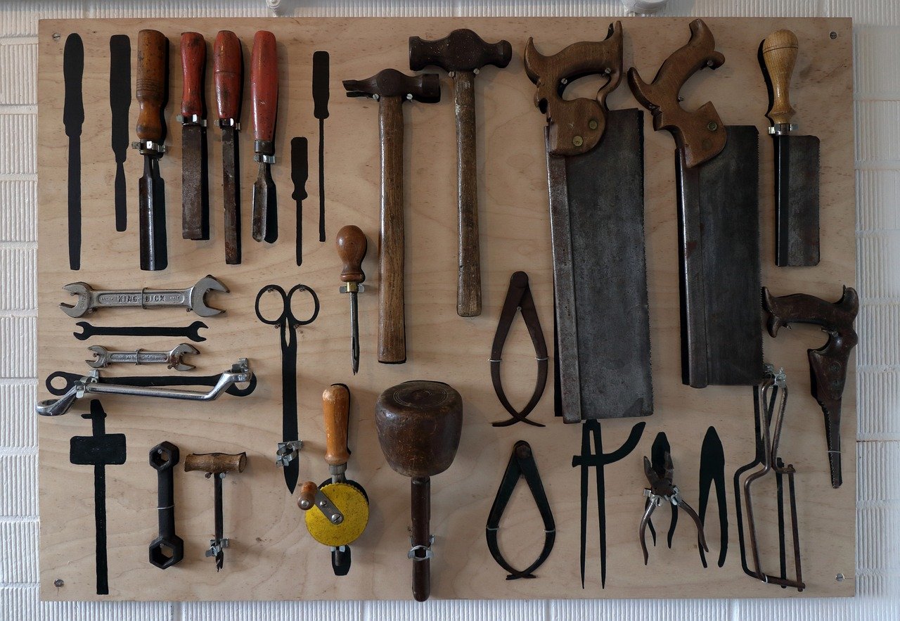 Hand Tools vs Power Tools: What Should You Start With?